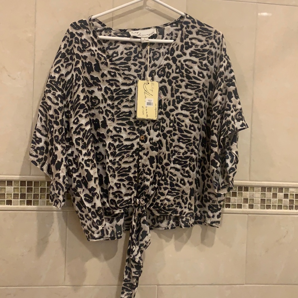 Leopard/ Cheeta print tie front button down